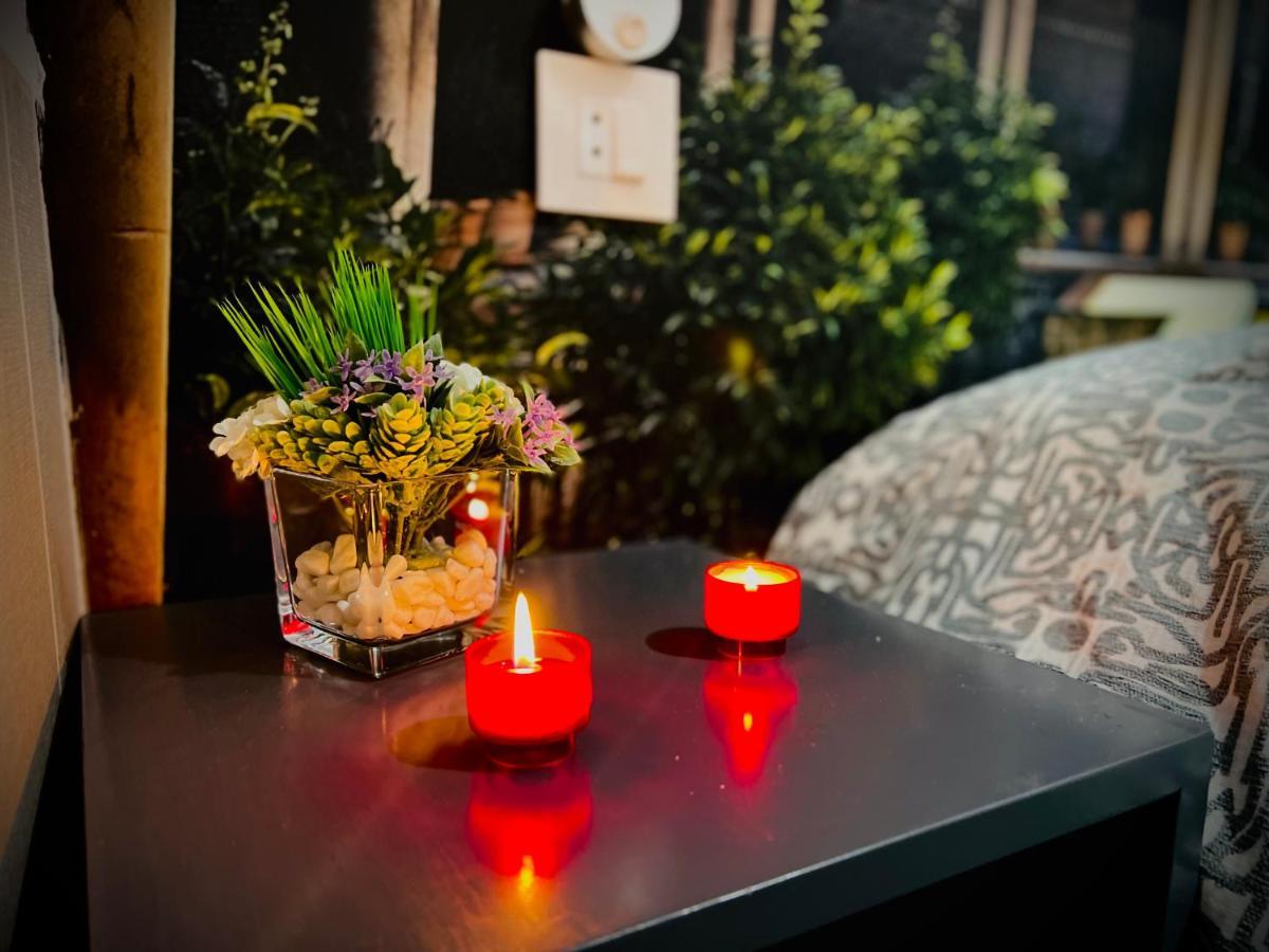 Hostal Paco'S Seville Exterior photo A nightstand with a flower vase and two candles
