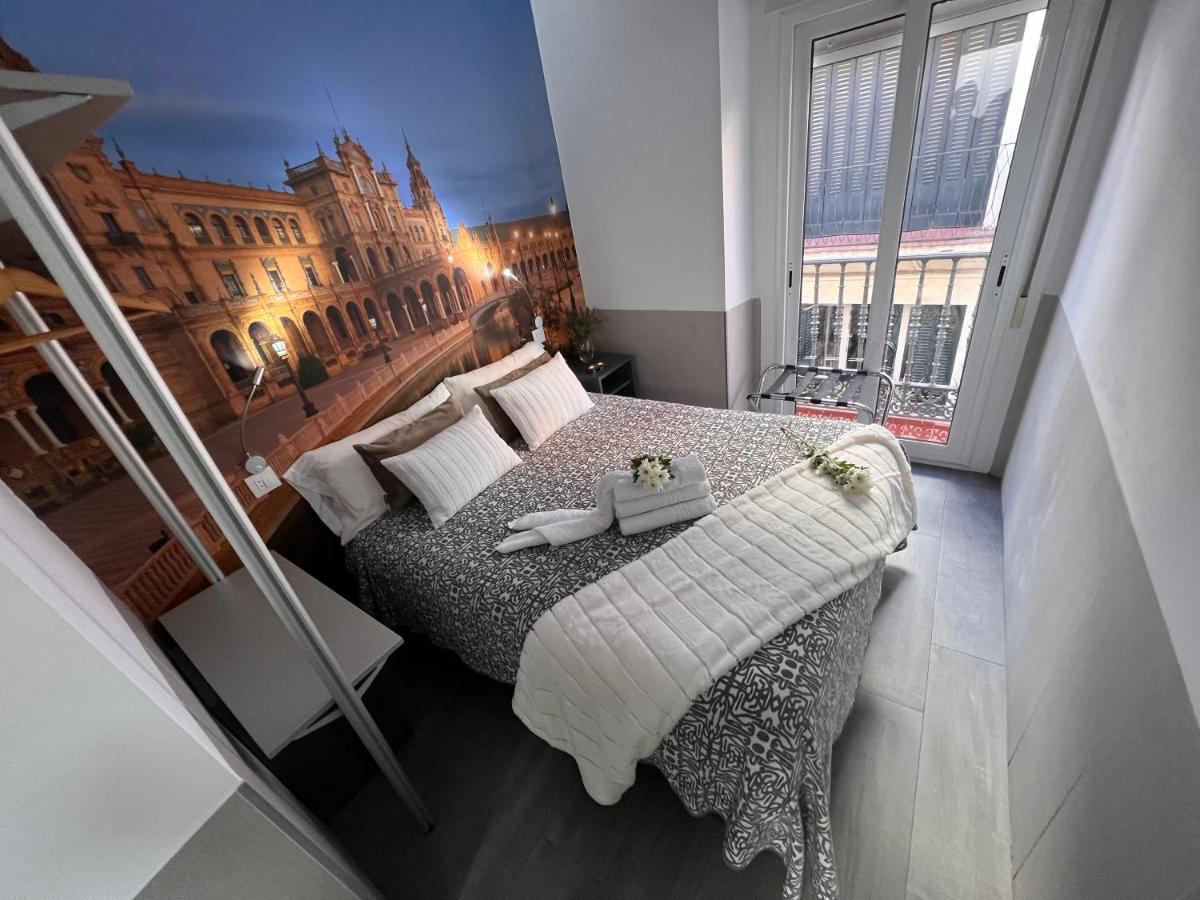 Hostal Paco'S Seville Exterior photo A room at the hotel