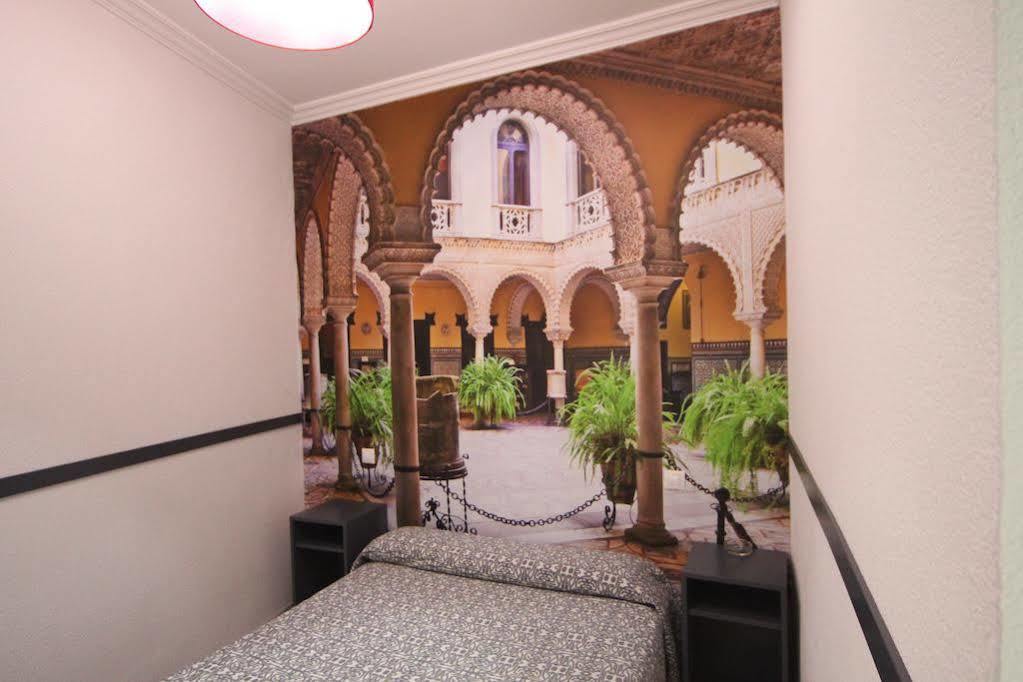 Hostal Paco'S Seville Exterior photo Stairway to the hotel's restaurant